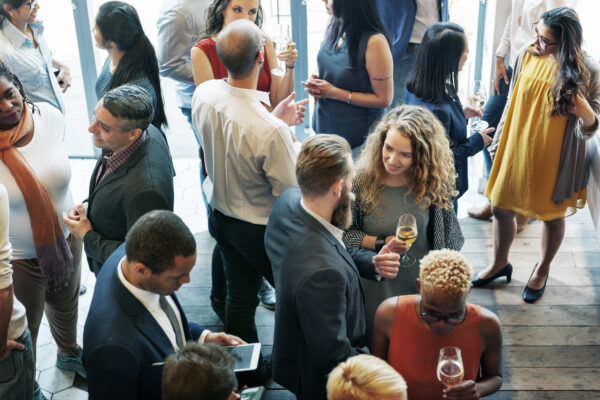 Soirée d’entreprise élégante organisée à Genève avec animation interactive